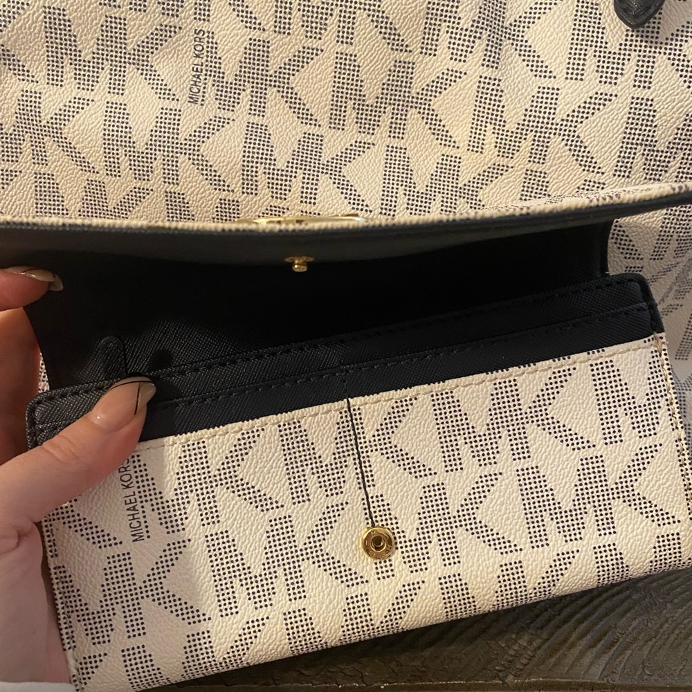 Navy white and gold Michael Kors tote and matching wallet. Used. - Picture 11 of 16